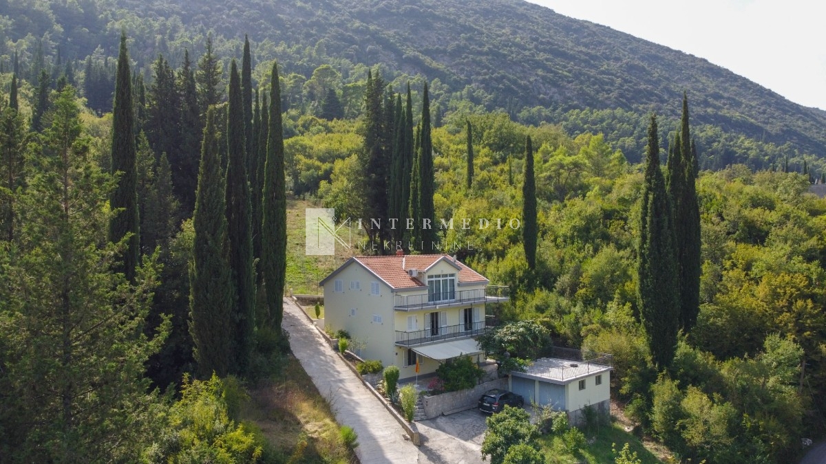 Prodaja, kuca, 231m2, Sutorina, Herceg Novi