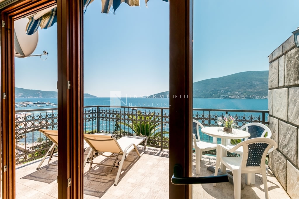  Prodaja stanova Herceg Novi | Dvosoban stan na obali mora – Skver, Herceg Novi 