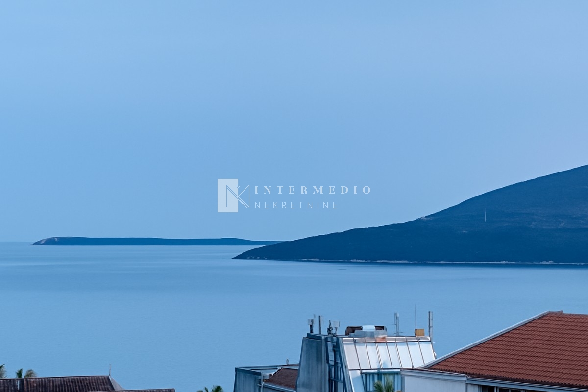 Prodaja dvosobnog stana s pogledom na more, Savina – Herceg Novi