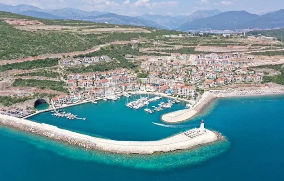 Современная двухкомнатная квартира в престижном районе Luštica Centrale