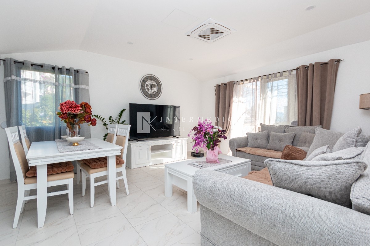 Komforan dvosoban stan, 98m2, Igalo, Herceg Novi