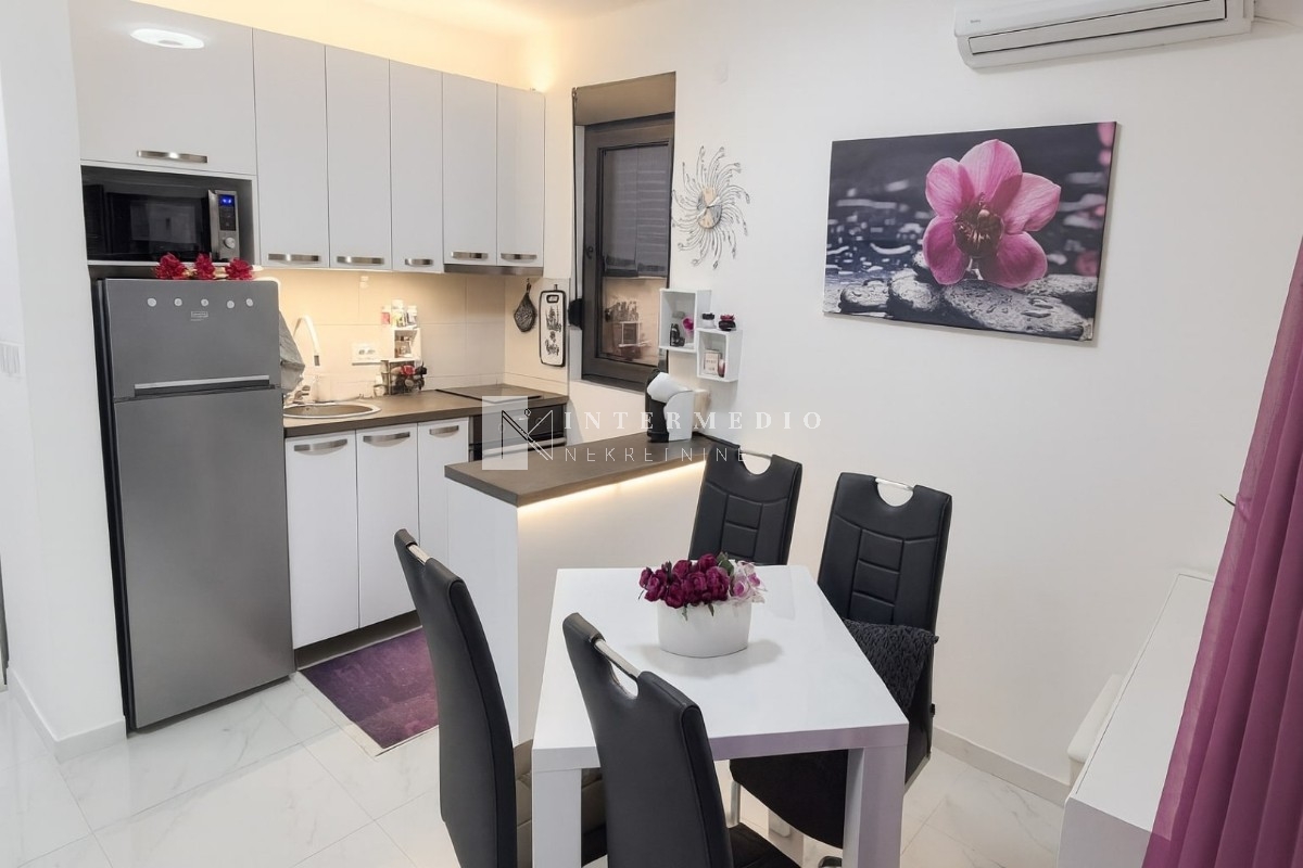 Jednosoban stan sa prostranom terasom – Đenovići, Herceg Novi