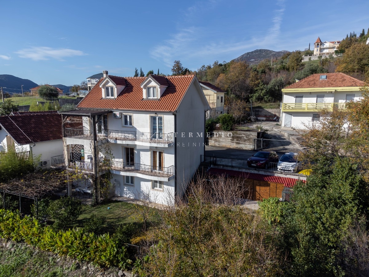 House with Commercial Space – Ratiševina