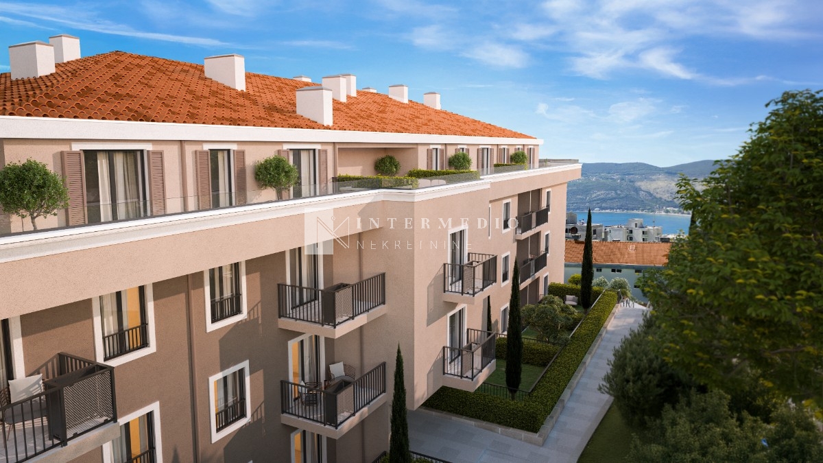 Prodaja dvosobnog stana sa privatnom baštom – Topla 2, Herceg Novi