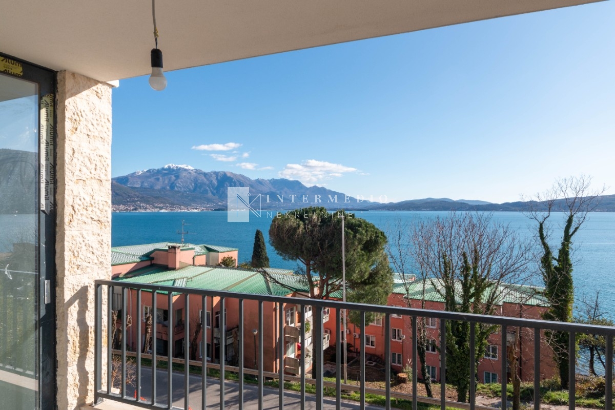 Dvosoban stan u novogradnji na 150 metara od mora, Bijela