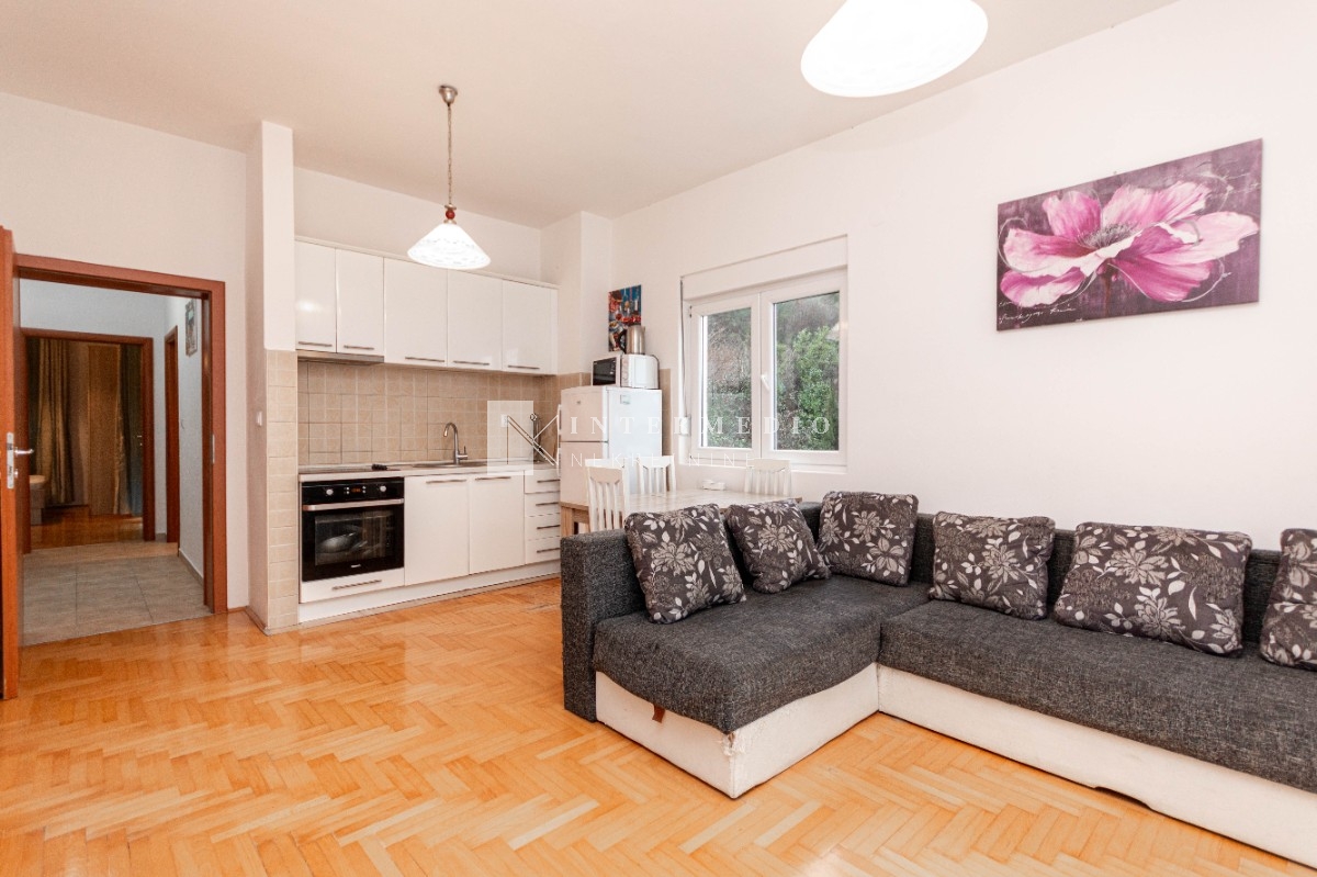 Dvosoban stan sa pogledom na more – Herceg Novi