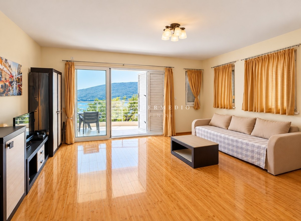 One-bedroom apartment 63m² in the city center with sea view and swimming pool – Herceg Novi