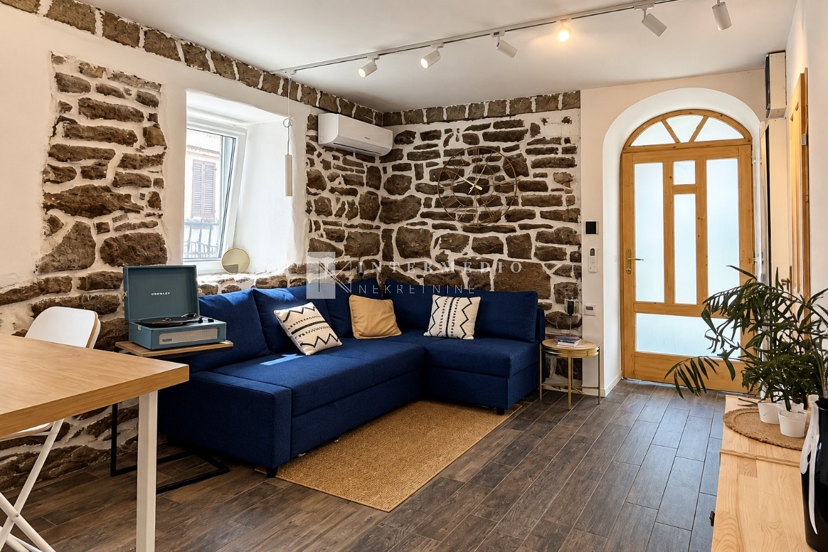 One-Bedroom Apartment with Private Garden and Sea View – Srbina, Herceg Novi