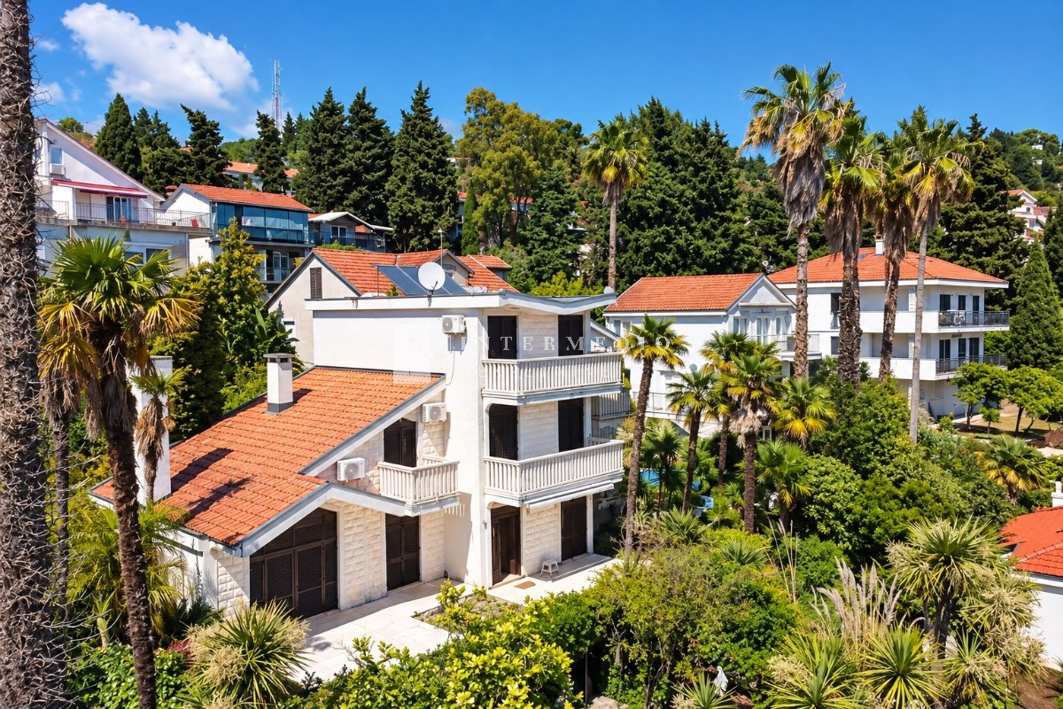Historic Villa with Pool in Savina, Herceg Novi – 416 m²