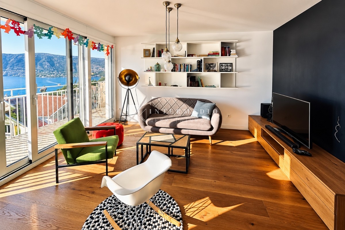 Izdavanje dvosobnog stana na Savini, Herceg Novi – 90 m², pogled na more