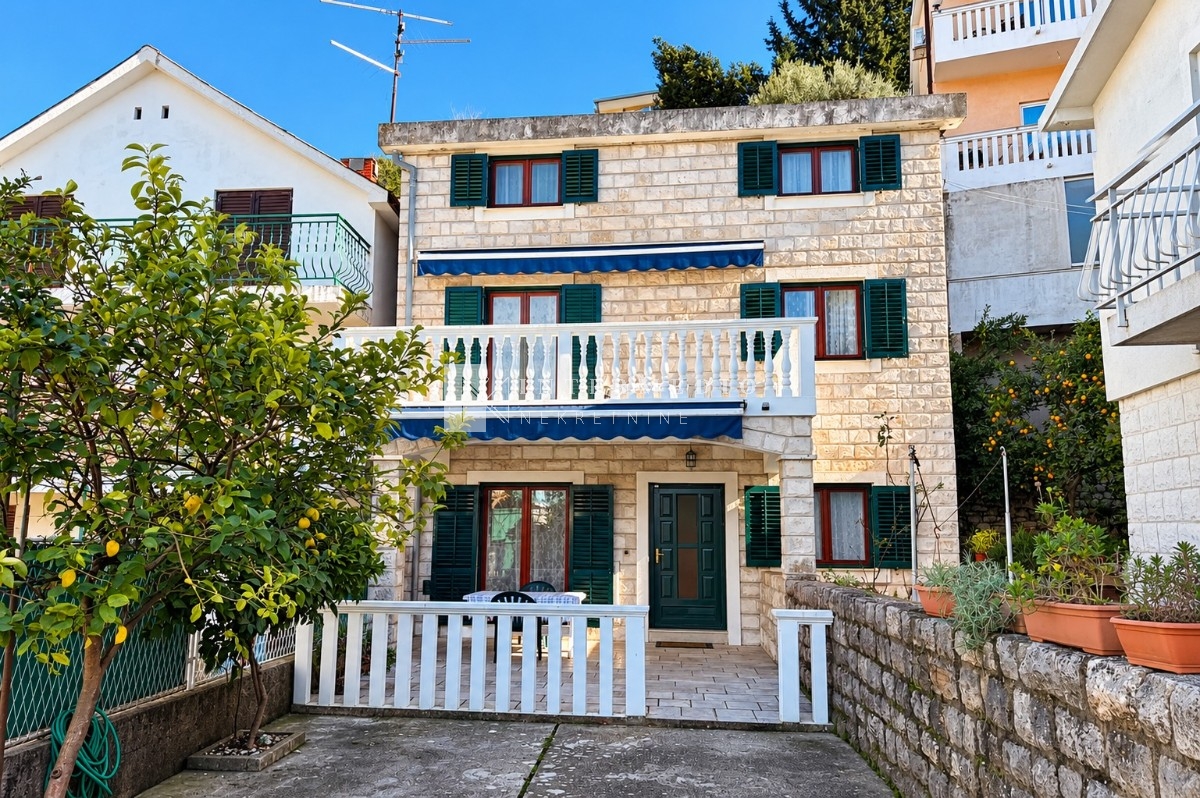 House in Zelenika, Herceg Novi – 150 m², 30 m from the Sea