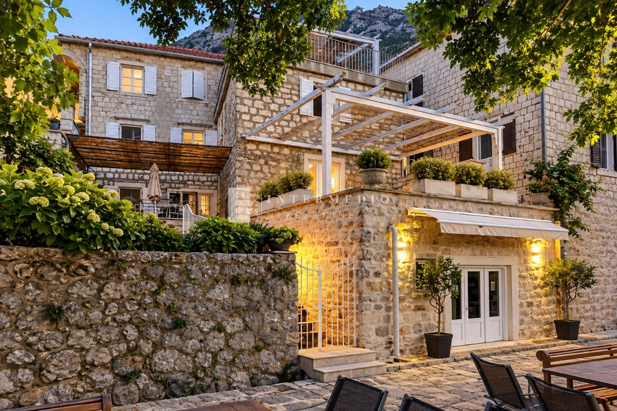 Exclusive Stone House on the Seafront in Perast, Kotor – 190 m²