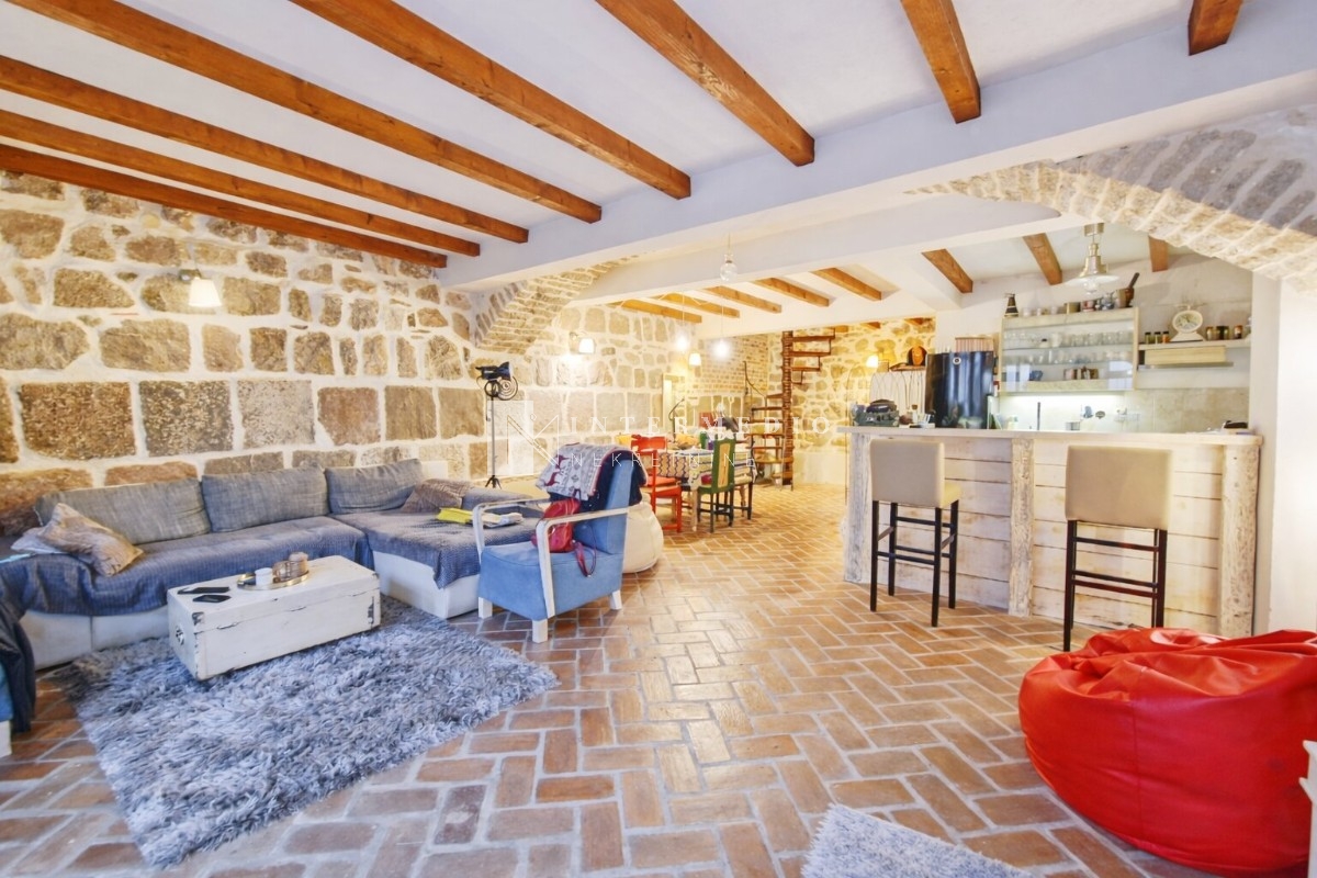 Prodaja, Kameni Duplex stan, 106m2, Centar, Herceg Novi