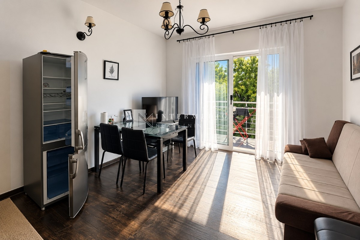 Dvosoban stan na prodaju u Baošićima, Herceg Novi – 50 m², terasa