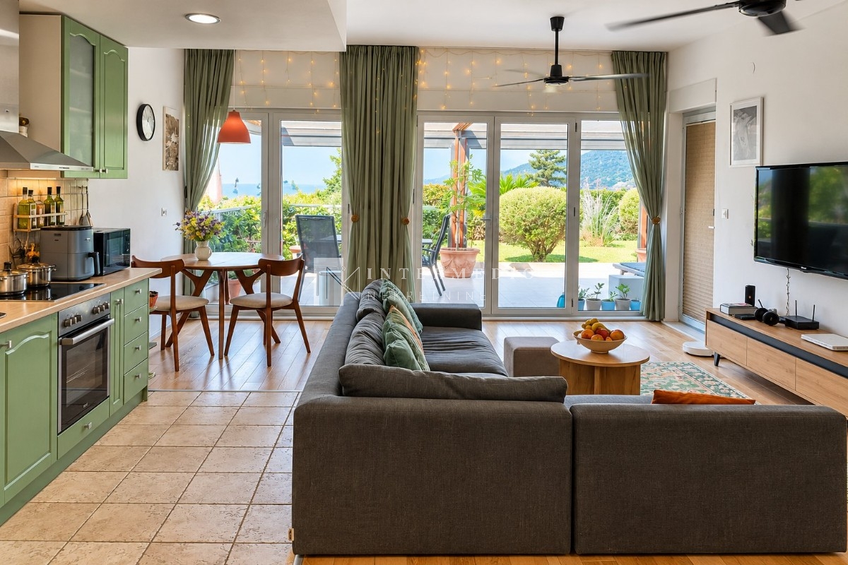 Dvosoban stan na prodaju u Dobroti, Kotor – Buena Vista, 74 m², terasa 45 m² i pogled na more