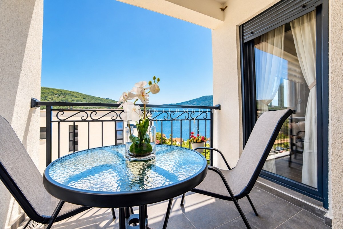 Apartment for Sale with Sea View and Swimming Pool – Kumbor, Herceg Novi, 39 m²