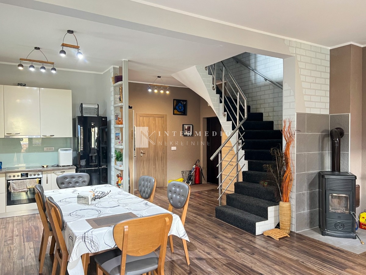 Продается трехкомнатная дуплексная квартира, 115 м2, Дженовичи, Герцег-Нови